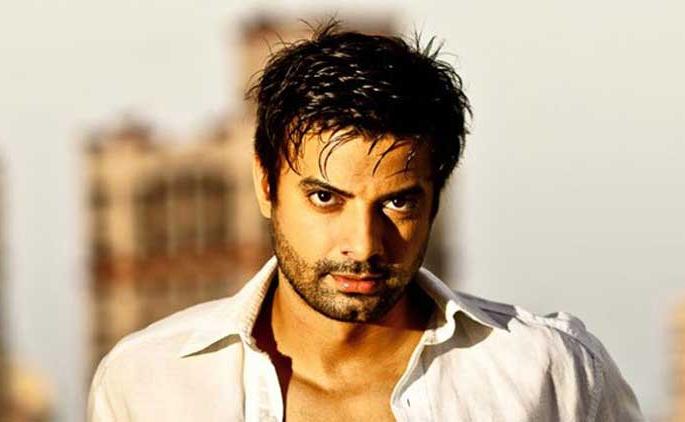 Rahul Bhatt is telling me, when I was acting bad, the audience had taken over the heads | राहुल भट्ट सांगतोय, मी वाईट अभिनय करत असताना प्रेक्षकांनी घेतले होते डोक्यावर Rahul Bhatt is telling me, when I was acting bad, the audience had taken over the heads | राहुल भट्ट सांगतोय, मी वाईट अभिनय करत असताना प्रेक्षकांनी घेतले होते डोक्यावर