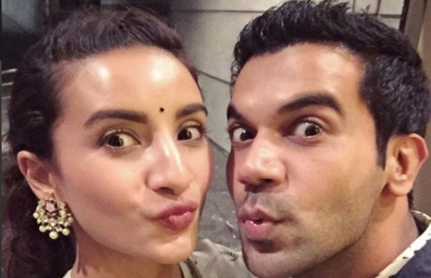 Dance video viral with Rajkumar Rao's girlfriends | राजकुमार रावचा गर्लफ्रेंडसोबत डान्सचा व्हिडिओ व्हायरल Dance video viral with Rajkumar Rao's girlfriends | राजकुमार रावचा गर्लफ्रेंडसोबत डान्सचा व्हिडिओ व्हायरल