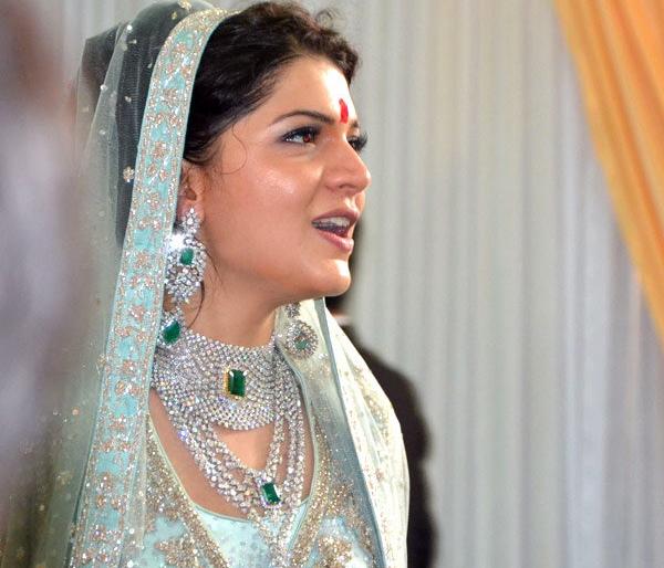 Mulayam Singh's residence will be held at another house | मुलायमसिंग यांच्या घरी होणार आणखी एका सूनेचा गृहप्रवेश