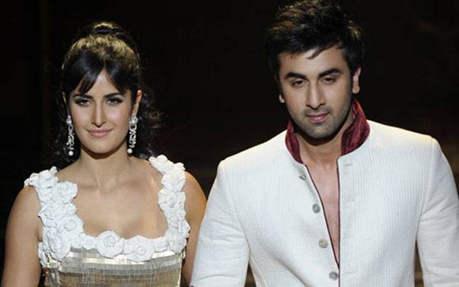Katrina Kaif had taken her away abroad to try Ranbir Kapoor's smoking habit | रणबीर कपूरची स्मोकिंगची सवय सोडवण्यासाठी कॅटरिना कैफ त्याला परदेशात ही घेऊन गेली होती