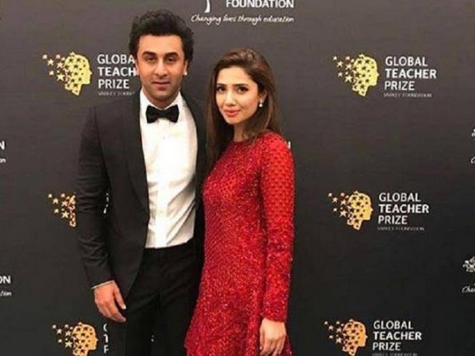 Ranbir Kapoor joins hands, Mahira Khan? | रणबीर कपूरपुढे का हात जोडतेयं माहिरा खान? Ranbir Kapoor joins hands, Mahira Khan? | रणबीर कपूरपुढे का हात जोडतेयं माहिरा खान?