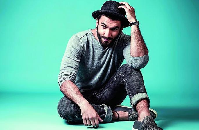 Why Ranveer Singh's time to wear clothes like girls? | का आली रणवीर सिंगवर मुलींसारखी कपडे घालण्याची वेळ?