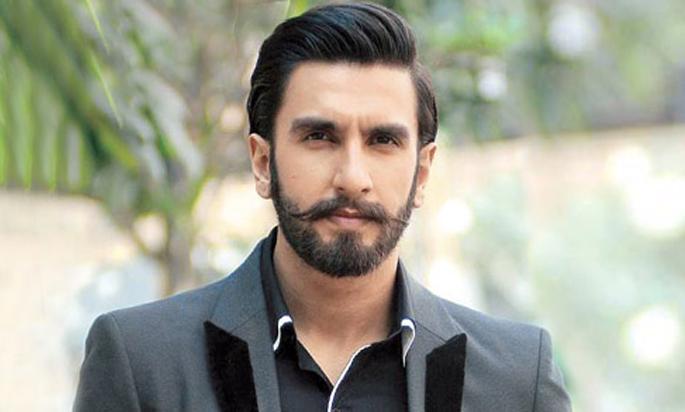 Ranveer Singh's time to go to local area of ​​Mumbai? | रणवीर सिंगवर का आली मुंबईत लोकलमध्ये जाण्याची वेळ ?