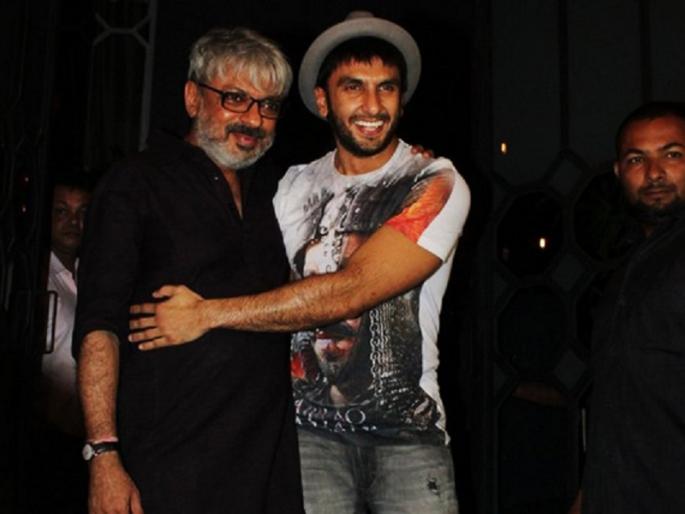 Ranveer Singh is angry with Sanjay Leela Bhansali! Pushing due to basel reading !! | रणवीर सिंगवर नाराज आहेत संजय लीला भन्साळी! कारण वाचून बसेल धक्का!! Ranveer Singh is angry with Sanjay Leela Bhansali! Pushing due to basel reading !! | रणवीर सिंगवर नाराज आहेत संजय लीला भन्साळी! कारण वाचून बसेल धक्का!!