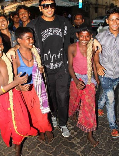 Ranveer with Slum Kids | रणवीर विद स्लम किड्स Ranveer with Slum Kids | रणवीर विद स्लम किड्स