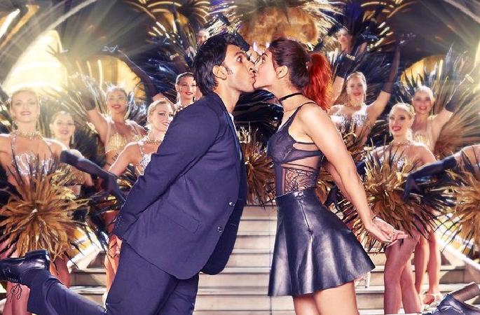 Ranveer Singh's 'Betrayer' Style in Paris Club | ​पॅरिसच्या क्लबमध्ये दिसणार रणवीर सिंगचा ‘बेफ्रिके’ अंदाज