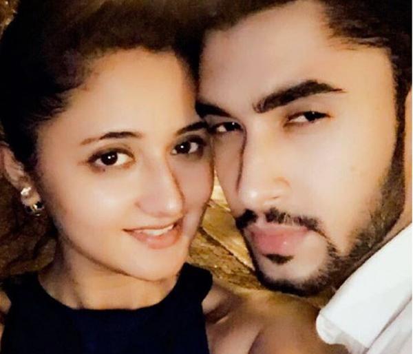 Rashmi Desai's 'offend' fame is upset? | 'उतरन' फेम रश्मि देसाई का झालीय नाराज ?