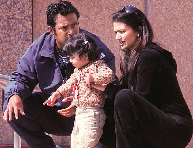 Sanjay Dutt gets second wife; Live-in partner Leander Paes refuses to donate money! | संजय दत्तची दुसरी पत्नी झाली कंगाल; लिव्ह इन पार्टनर लिएंडर पेसने पैसे देण्यास दिला नकार! Sanjay Dutt gets second wife; Live-in partner Leander Paes refuses to donate money! | संजय दत्तची दुसरी पत्नी झाली कंगाल; लिव्ह इन पार्टनर लिएंडर पेसने पैसे देण्यास दिला नकार!