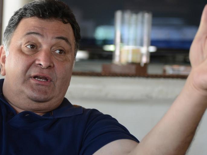 According to Rishi Kapoor, people are curious to see star kids | ऋषी कपूर सांगतायेत, लोकांनाच स्टार किड्सना पाहायची उत्सुकता असते