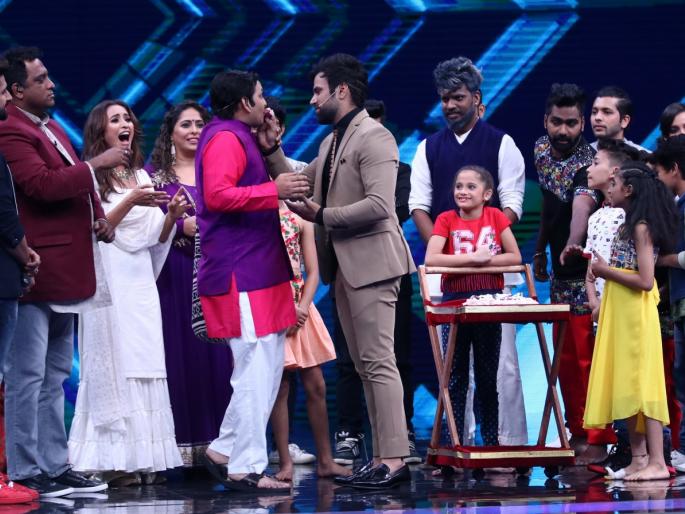 Celebrated birthday celebration of Super Dancer 2 | ​सुपर डान्सर २ च्या सेटवर साजरा करण्यात आला रित्विक धनजाणीचा वाढदिवस