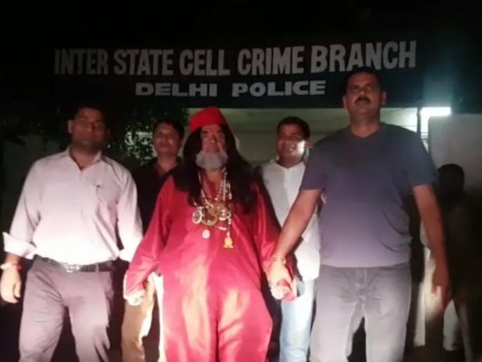 Swami Omla, Delhi crime bribe hacked !! | स्वामी ओमला दिल्ली क्राइम ब्रॅँचने ठोकल्या बेड्या !!