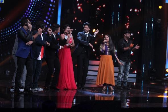 'Sa Re Ga Ma Pa' hits Shahrukh on 'Pinga' contract! | ‘सा रे ग म प’मध्ये शाहरूखने धरला ‘पिंगा’वर ठेका! 'Sa Re Ga Ma Pa' hits Shahrukh on 'Pinga' contract! | ‘सा रे ग म प’मध्ये शाहरूखने धरला ‘पिंगा’वर ठेका!