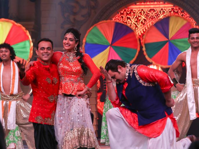 Sumit Raghavan and Jugalbandi in Rajesh Kumar to attract Rupali Bhosali | रुपाली भोसलेला आकर्षित करण्यासाठी सुमीत राघवन आणि राजेश कुमारमध्ये जुगलबंदी Sumit Raghavan and Jugalbandi in Rajesh Kumar to attract Rupali Bhosali | रुपाली भोसलेला आकर्षित करण्यासाठी सुमीत राघवन आणि राजेश कुमारमध्ये जुगलबंदी