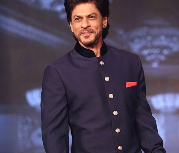 Shahrukh Khan was killed by the director's direction | या दिग्दर्शकाच्या हातून शाहरुख खानने खल्ला होता मार Shahrukh Khan was killed by the director's direction | या दिग्दर्शकाच्या हातून शाहरुख खानने खल्ला होता मार