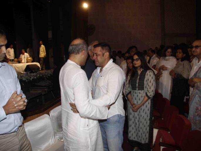 Why did Salman tears? | का झाले सलमानला अश्रू अनावर?