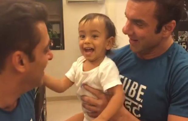 Along with Dnt-miss Ahil, Salman Khan's video viral! | Dnt miss अहिल बरोबरच मामा सलमान खानचा व्हिडिओ व्हायरल ! Along with Dnt-miss Ahil, Salman Khan's video viral! | Dnt miss अहिल बरोबरच मामा सलमान खानचा व्हिडिओ व्हायरल !