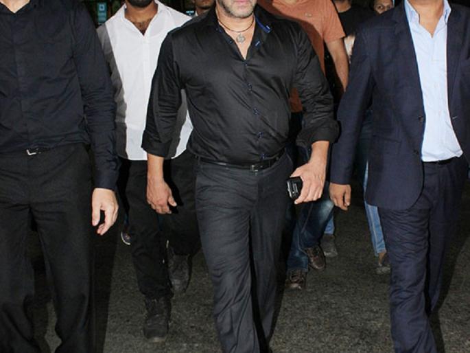 Salman Khan's 'Lucky Bracelet' disappeared! 'Taliswas' held !! | सलमान खानचे ‘लकी ब्रेसलेट’ गायब! धारण केले ‘तावीज’!! Salman Khan's 'Lucky Bracelet' disappeared! 'Taliswas' held !! | सलमान खानचे ‘लकी ब्रेसलेट’ गायब! धारण केले ‘तावीज’!!
