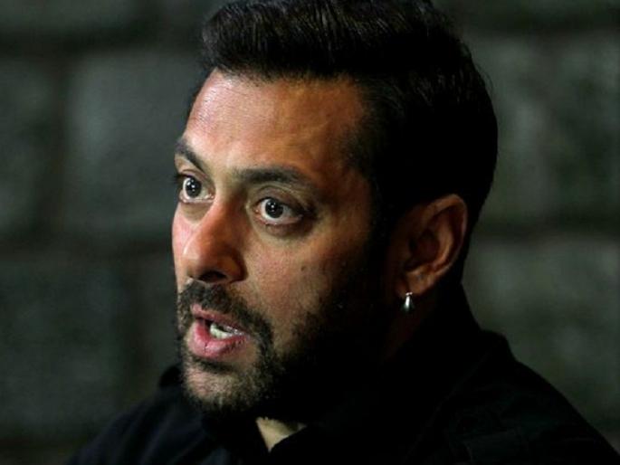 OMG !! Salman Khan got upset that some of the fans of the phone cut pieces! | OMG !! सलमान खान असा काही बिथरला की, चाहत्याच्या फोनचे केले तुकडे-तुकडे! OMG !! Salman Khan got upset that some of the fans of the phone cut pieces! | OMG !! सलमान खान असा काही बिथरला की, चाहत्याच्या फोनचे केले तुकडे-तुकडे!