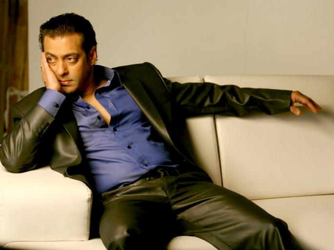 Salman Khan gets bad news on birthday only; Failure to file a complaint! | वाढदिवसालाच सलमान खानला मिळाली वाईट बातमी; गुन्हा झाला दाखल! Salman Khan gets bad news on birthday only; Failure to file a complaint! | वाढदिवसालाच सलमान खानला मिळाली वाईट बातमी; गुन्हा झाला दाखल!