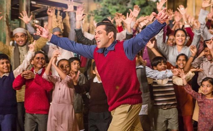 Salman Khan's 'Tula Lite' shoot completes; This message was written by Kabir Khan for the audience | सलमान खानच्या ‘ट्यूबलाइट’चे शूटिंग पूर्ण; कबिर खानने प्रेक्षकांसाठी लिहिला हा संदेश