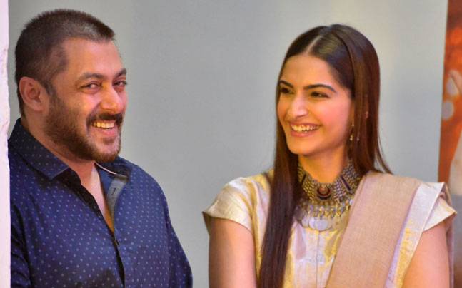 Salman-Sonam Kapoor discusses this year | सलमान-सोनम कपूर यावर्षी चर्चेत Salman-Sonam Kapoor discusses this year | सलमान-सोनम कपूर यावर्षी चर्चेत