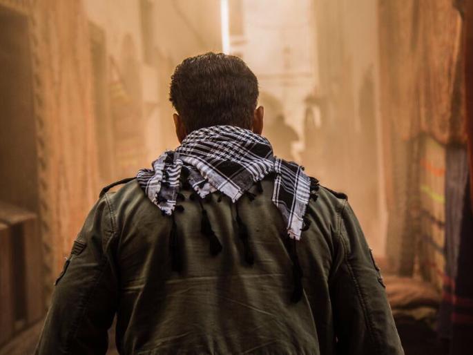 Seeing this photo of Salman Khan, you will say, 'Please ... do not turn' | सलमान खानचा हा फोटो बघून तुम्हीही म्हणाल, ‘प्लीज... पलट ना’