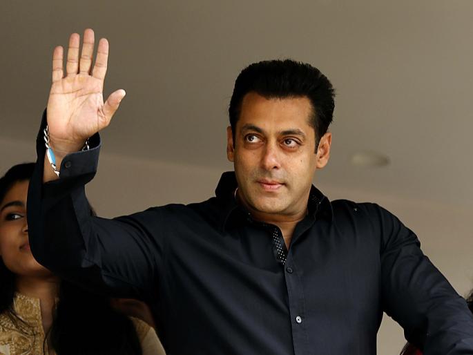 Salman Khan acquitted in illegal arms case | सलमान खानची अवैध शस्त्र बाळगल्याप्रकरणी निर्दोष मुक्तता Salman Khan acquitted in illegal arms case | सलमान खानची अवैध शस्त्र बाळगल्याप्रकरणी निर्दोष मुक्तता