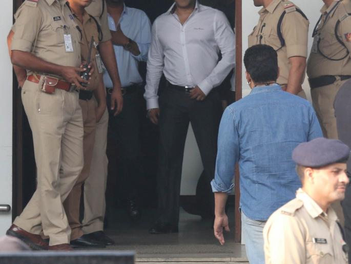 Salman Khan Arms Act Case: Salman Khan was acquitted of this innocent person? | Salman Khan Arms Act Case: 'या' व्यक्तिमुळेच सलमान खानची झाली निर्दोष मुक्तता? Salman Khan Arms Act Case: Salman Khan was acquitted of this innocent person? | Salman Khan Arms Act Case: 'या' व्यक्तिमुळेच सलमान खानची झाली निर्दोष मुक्तता?