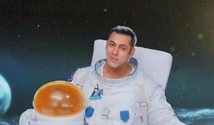 Salman became Astronaut! | सलमान बनला अंतराळवीर ! Salman became Astronaut! | सलमान बनला अंतराळवीर !