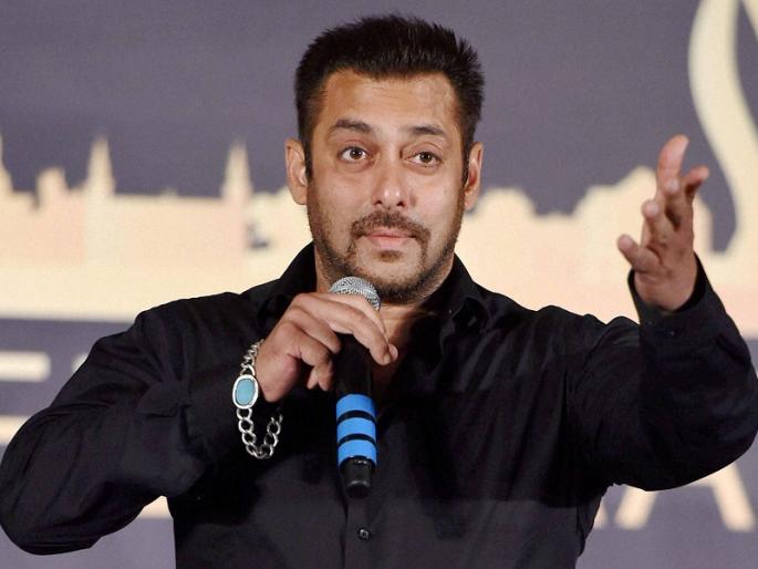 Watch Video: Salman Khan made his parents' wedding anniversary special, sung 'This' special song! | Watch Video : सलमान खानने आई-वडिलांचा लग्नाचा वाढदिवस बनवला खास, गायले ‘हे’ खास गाणे!