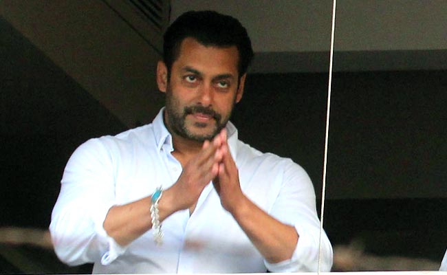 Big Boss: ... and Salman asks for forgiveness | बिग बॉस : ...अन् सलमानने मागितली माफी Big Boss: ... and Salman asks for forgiveness | बिग बॉस : ...अन् सलमानने मागितली माफी