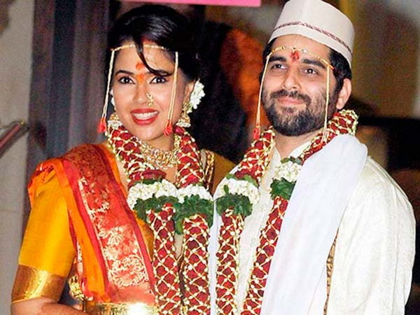 Samirara Marathmola husband how to get married? | समीराचा मराठमोळा नवरा कसा आला लग्नात? Samirara Marathmola husband how to get married? | समीराचा मराठमोळा नवरा कसा आला लग्नात?
