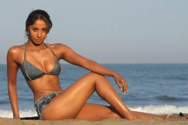 The Bikini Babes Live TV | टिव्ही जगतातील या बिकनी बेब्स
