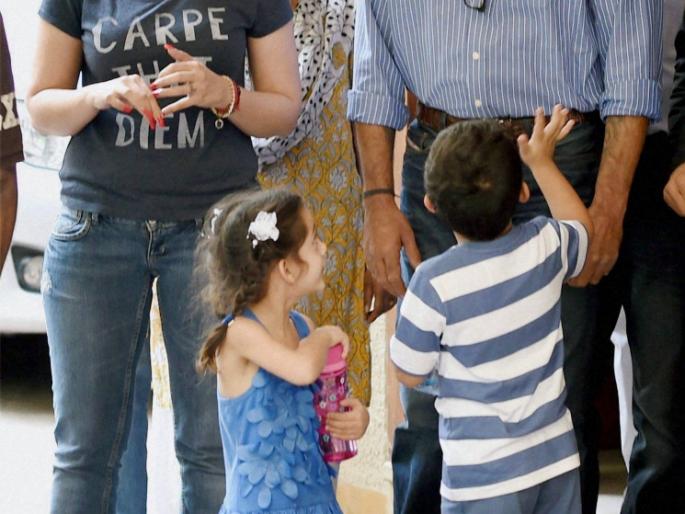 Wife, children, Sanjubaba returned to Mumbai! | पत्नी, मुलांसह संजूबाबा मुंबईत परतला!