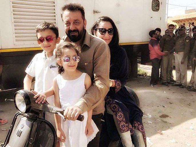 Sanjay Dutt scooter ride with twins | संजय दत्तची जुळ्या मुलांसह पत्नी मान्यतासोबत स्कूटर राईड