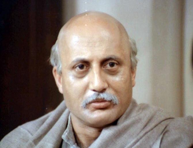 Anupam Kher's 10 films | अनुपम खेर यांचे गाजलेले १० चित्रपट Anupam Kher's 10 films | अनुपम खेर यांचे गाजलेले १० चित्रपट
