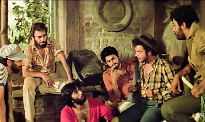 The gang had raped the actress's wife in Satte Pe Sarka's film and did not panic. | ​सत्ते पे सत्ता या चित्रपटातील या अभिनेत्याच्या पत्नीसोबत झाला होता गँगरेप... घाबरून कधीच केली नाही वाच्यता