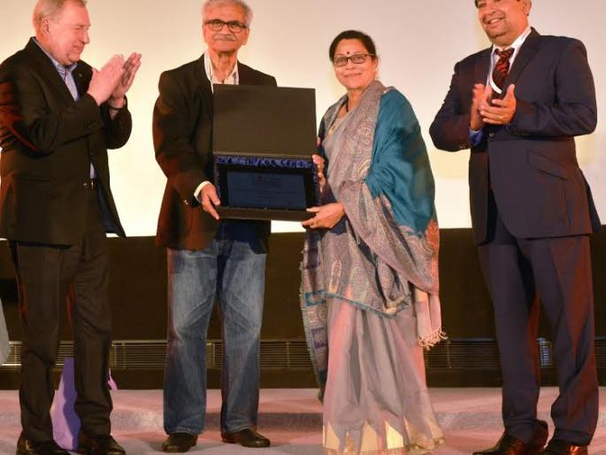 Honor of Aparna Sen, Seema Deo and Ustad Zakir Hussain under 15th Piff | १५ व्या पिफ अंतर्गत अपर्णा सेन, सीमा देव आणि उस्ताद झाकीर हुसैन यांचा सन्मान