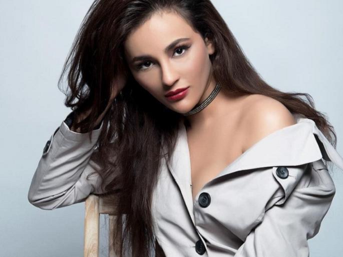 HOTNESS ALERT: You must see this sexy photo of Sert Kapoor! | HOTNESS ALERT : ​सीरत कपूरचा हा मादक फोटो तुम्ही पाहायलाच हवा!