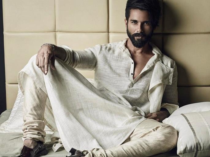 Shahid Kapoor presented such a 'Rangoon' award for 'Valentine's Day'! | ​ शाहिद कपूरने अशा ‘रंगून’ अंदाजात दिल्या ‘व्हॅलेन्टाईन डे’च्या शुभेच्छा!