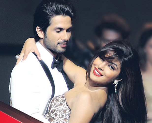 Priyanka-Shahid did not make everyone wonder! | ​प्रियंका-शाहीदने केले सगळ्यांनाच अवाक्!