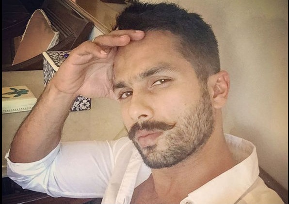 Shahid said, 'AK Verses will not be SK' | शाहीद म्हणाला,‘एके व्हर्सेस एसके’ होणार नाही Shahid said, 'AK Verses will not be SK' | शाहीद म्हणाला,‘एके व्हर्सेस एसके’ होणार नाही