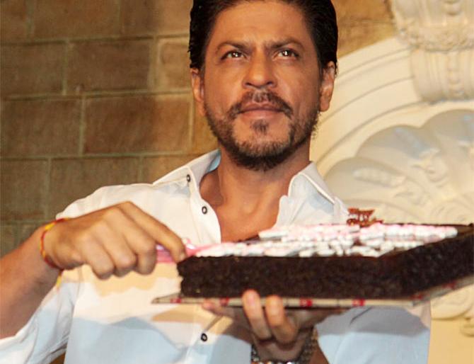Shahrukh Khan will celebrate your birth anniversary today | शाहरुख खान या ठिकाणी जाऊन सेलिब्रेट करणार उद्या आपला वाढदिवस Shahrukh Khan will celebrate your birth anniversary today | शाहरुख खान या ठिकाणी जाऊन सेलिब्रेट करणार उद्या आपला वाढदिवस