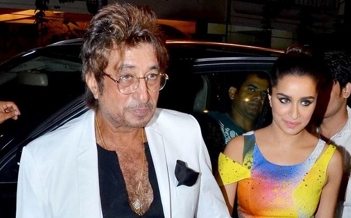 All the rumors of Shraddha Kapoor taking home from home: Shakti Kapoor | ​प्रियकराच्या घरातून श्रद्धा कपूरला फरफटत घरी नेल्याच्या सर्व अफवा : शक्ती कपूर