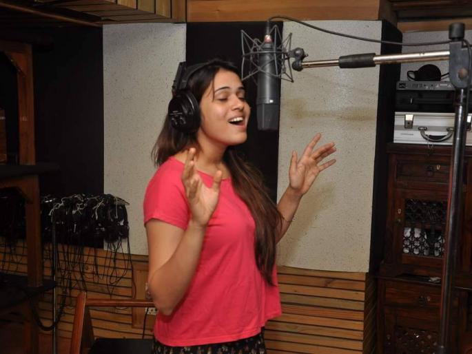 The title song sung by Shawlally soundtrack for this series | या मालिकेसाठी शाल्मली खोलगडेने गायले शीर्षक गीत