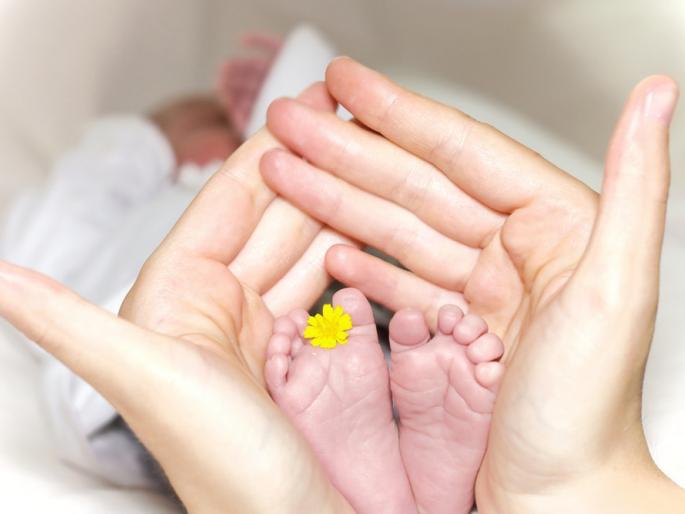 The birthplace of the child was born through the Sarogasi | ​या प्रसिद्ध मराठी कलाकाराच्या घरात आली चिमुकली परी... सरोगसीच्या माध्यमातून झाला बाळाचा जन्म
