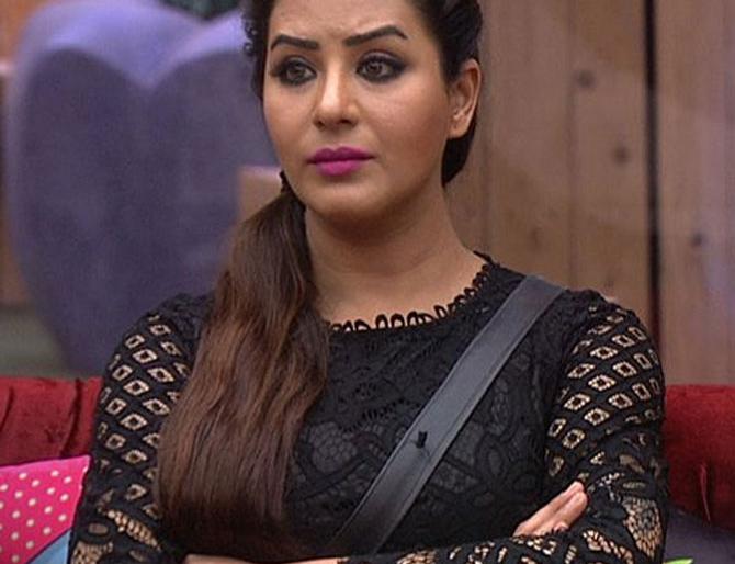 Bigg Boss11: Shilpa Shinde, who is going out of the house after the bandh, is the reason | Bigg Boss11:बंदगीनंतर घराबाहेर पडणार शिल्पा शिंदे, हे आहे कारण Bigg Boss11: Shilpa Shinde, who is going out of the house after the bandh, is the reason | Bigg Boss11:बंदगीनंतर घराबाहेर पडणार शिल्पा शिंदे, हे आहे कारण