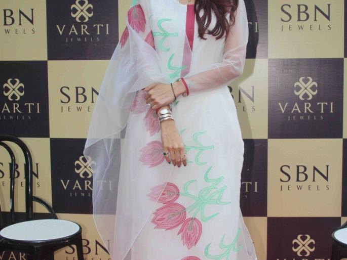 Shilpa Shetty inaugurates a jewelery store | Shilpa Shetty inaugurates a jewellery store