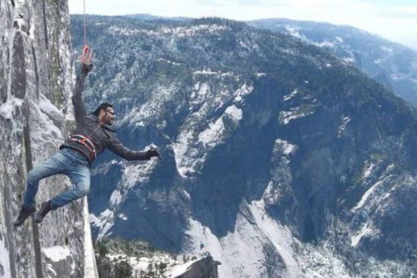 Trailer out of 'Apart' | ‘शिवाय’ चा ट्रेलर आऊट !