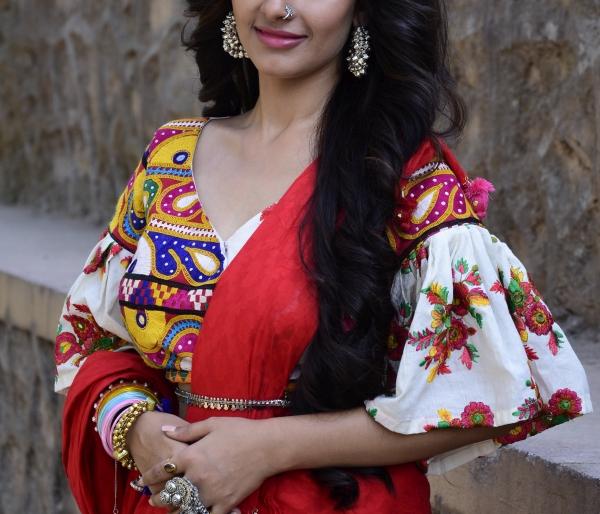 Shivani Tomar's ethnic look in 'This love is in the name' | 'इस प्यार को क्या नाम दू'मध्ये शिवानी तोमरचा एथनिक लूक!